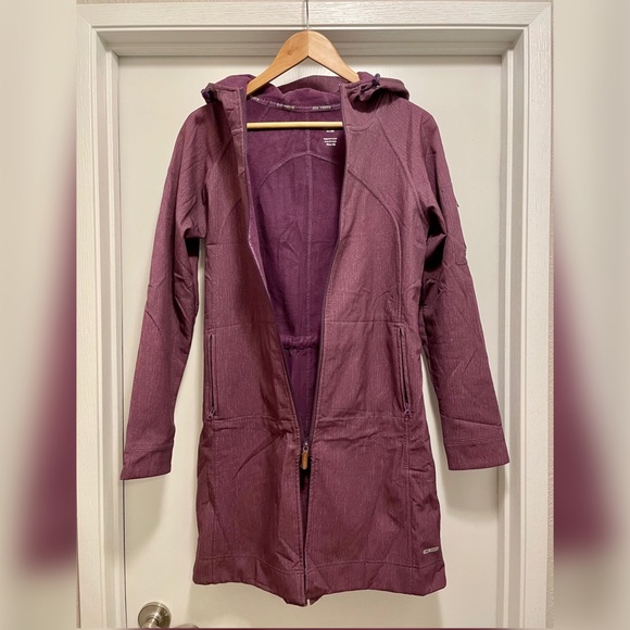 Mid length light weight winter coat - Picture 3 of 7